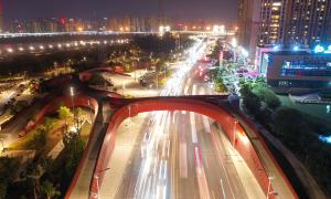 “舞動江濱”泉州浦西人行天橋